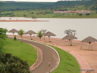 /album/fotos-do-nossos-estudios/lago-bom-sucesso-ao-fundo-hotel-jpg/
